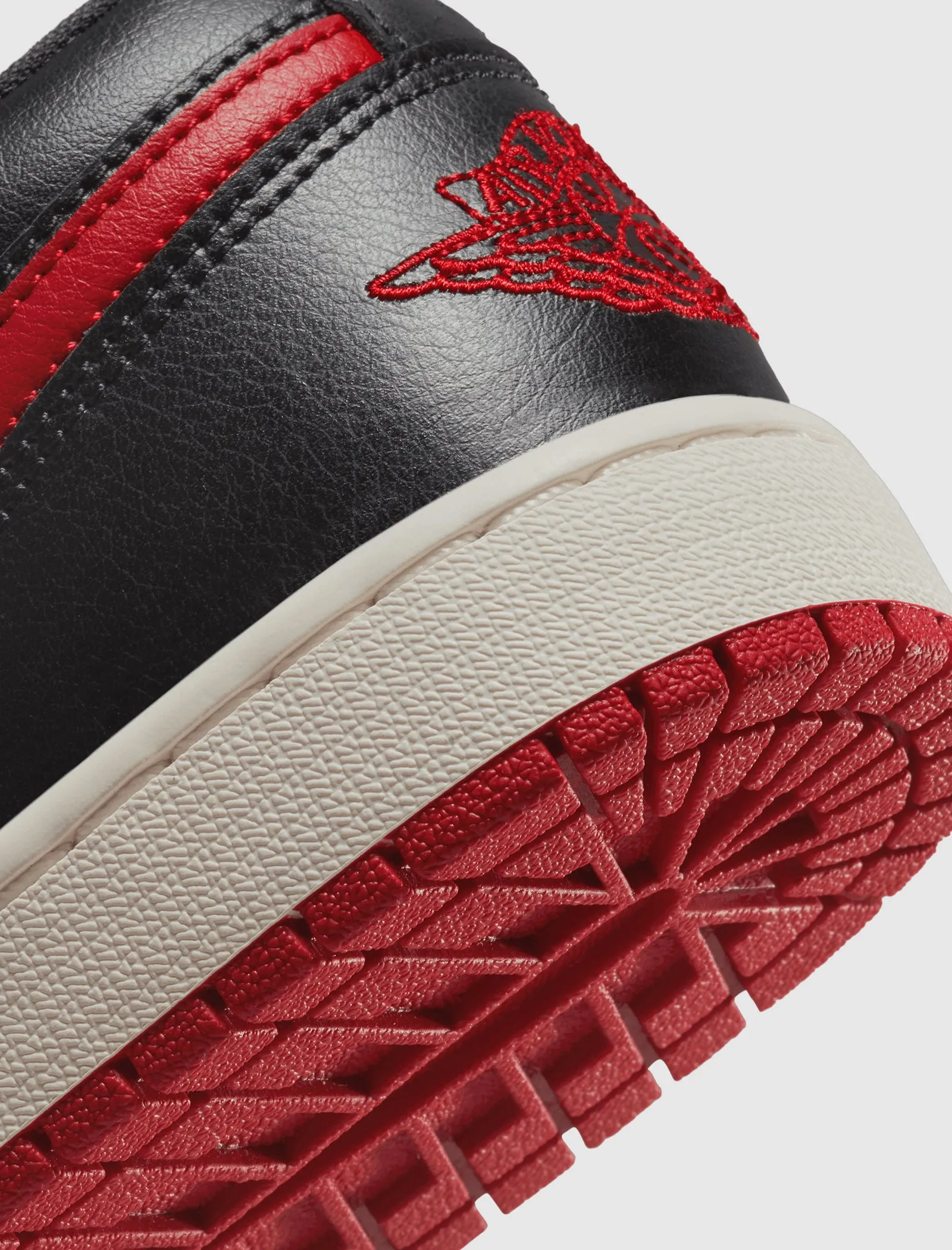 WOMEN'S AIR JORDAN 1 LOW BRED/SAIL